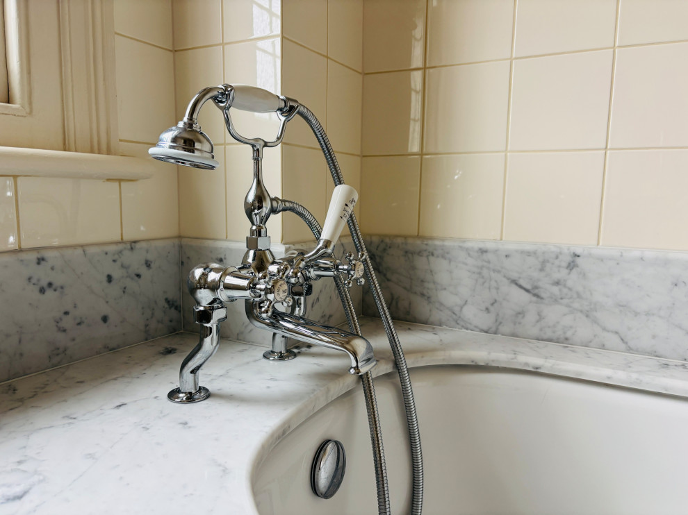 Family Bathroom, N12