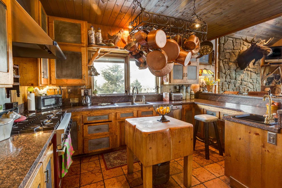 Kitchen - rustic kitchen idea