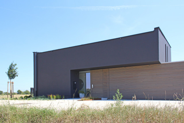 Mitten im Feld trendy-hus-og-facade