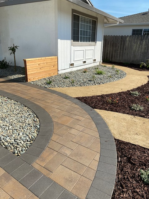 Driveway Pavers & Front Yard