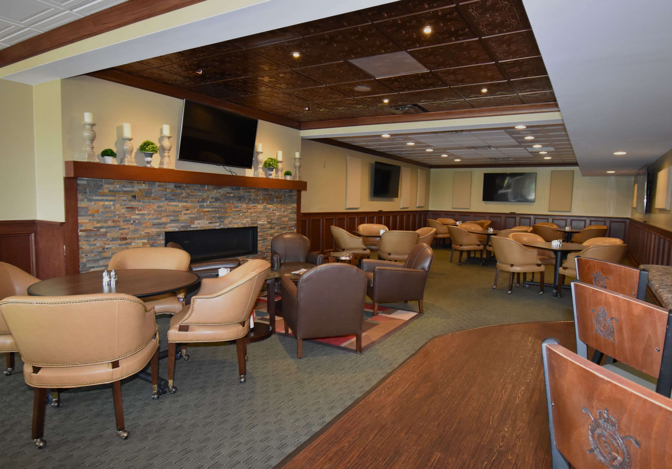 Rolling Hills Country Club - Champion's Lounge