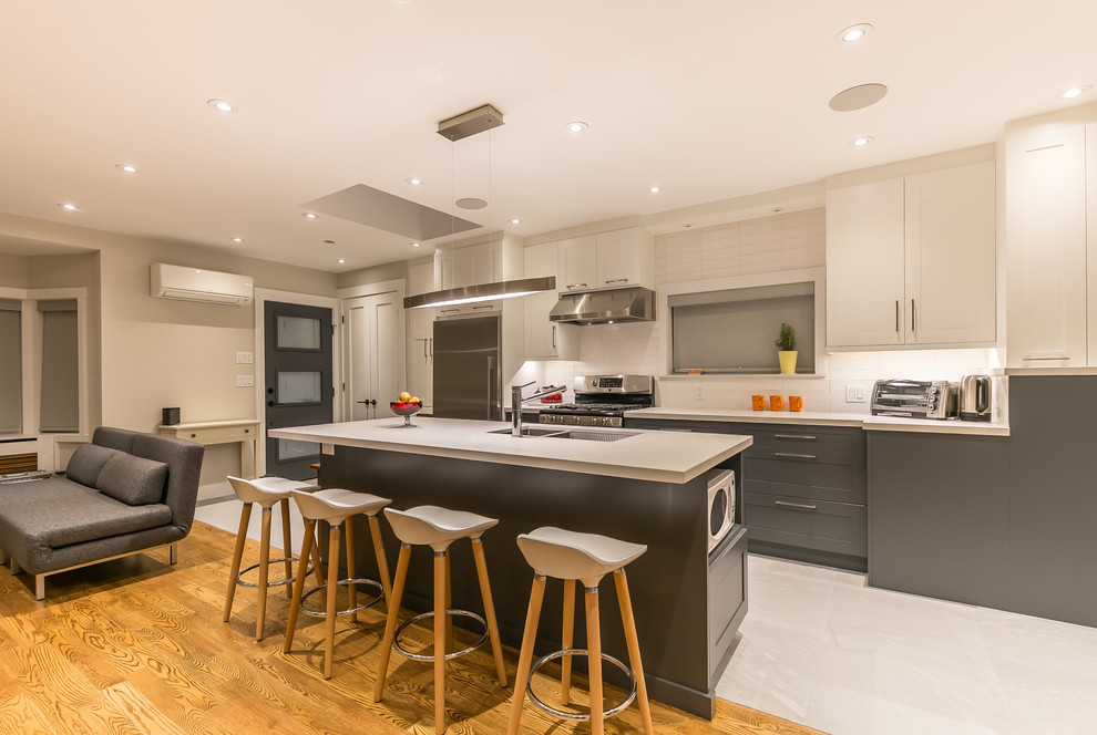 Inspiration for a transitional kitchen remodel in Toronto