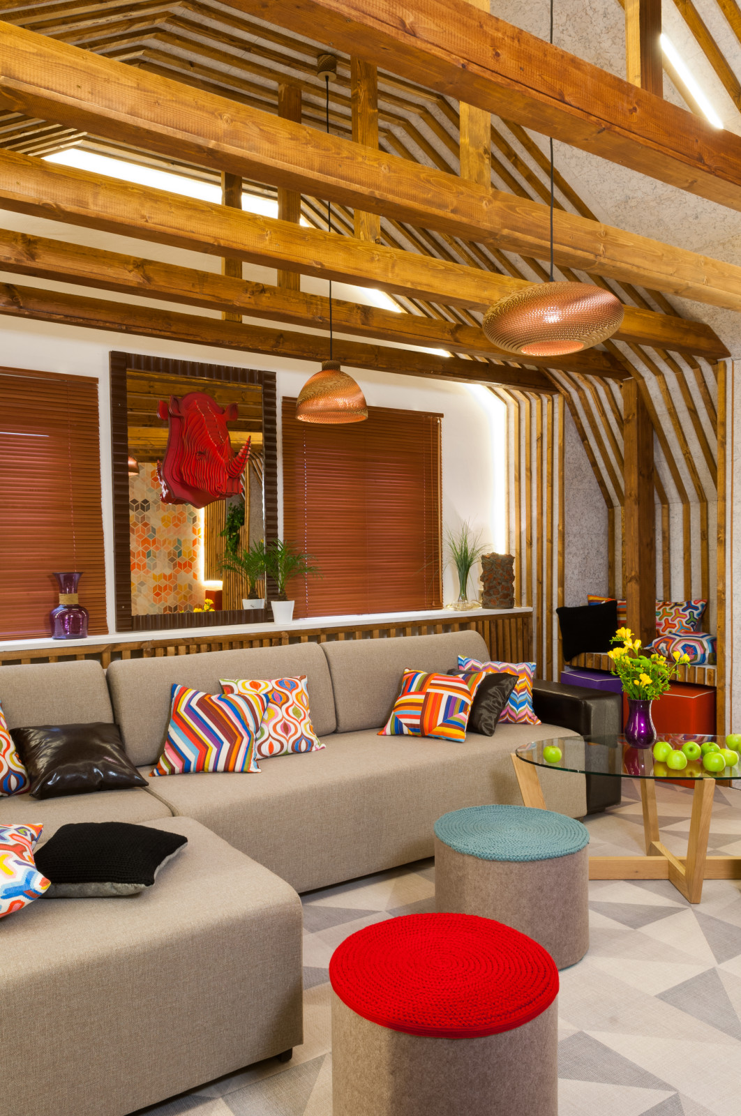 Яркие стены