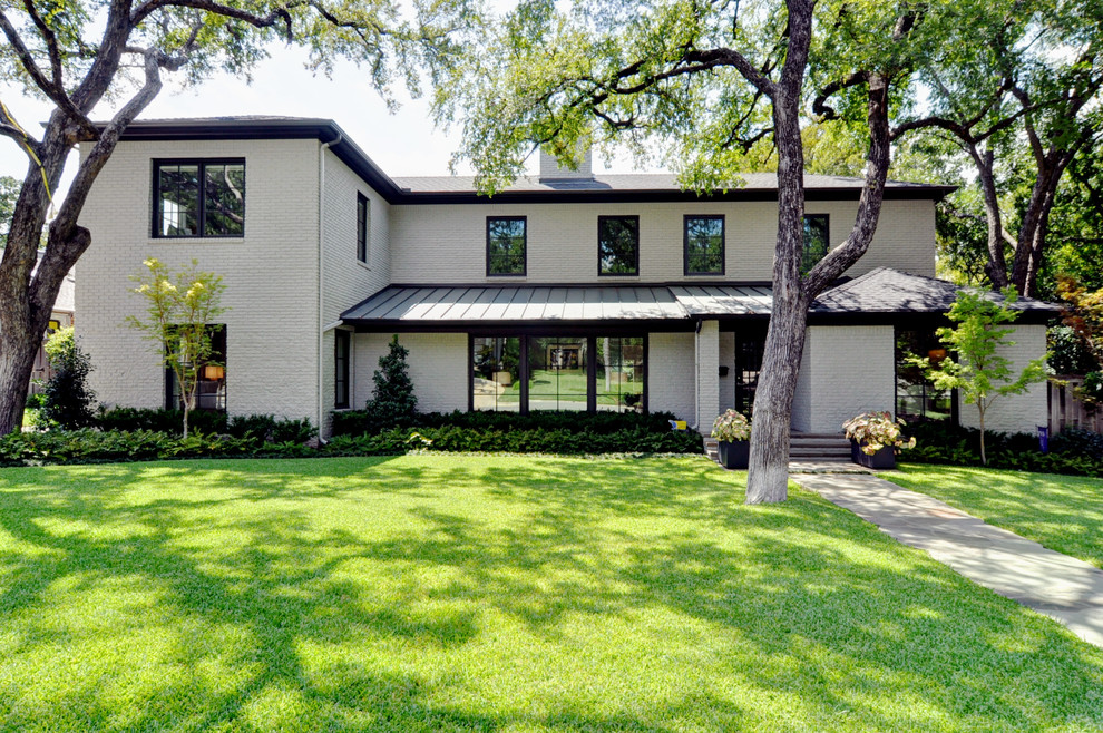 Home design - transitional home design idea in Dallas