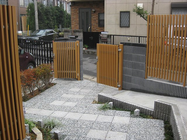 道路からのアプローチ