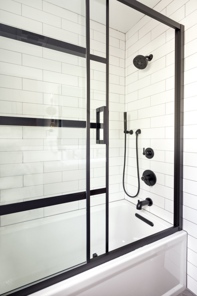 Ispirazione per una stanza da bagno minimalista con mobile bagno sospeso