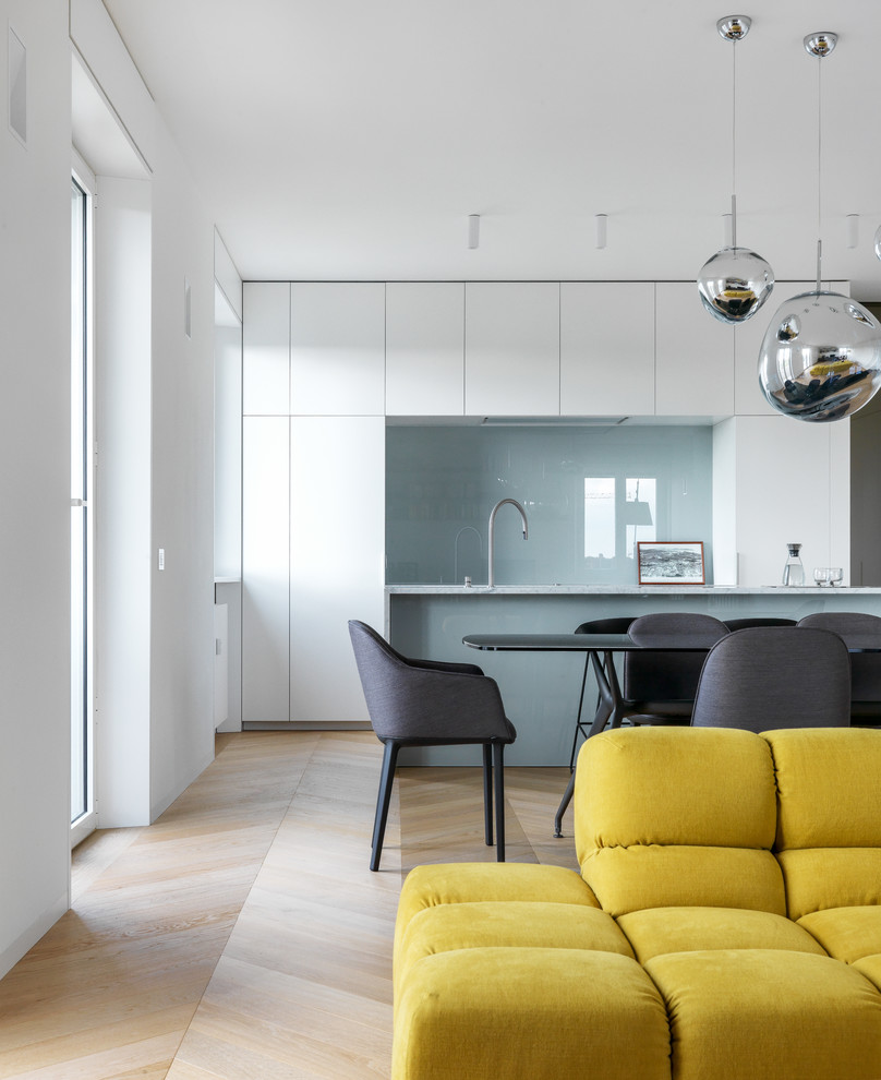 Minimalist home design photo in Milan