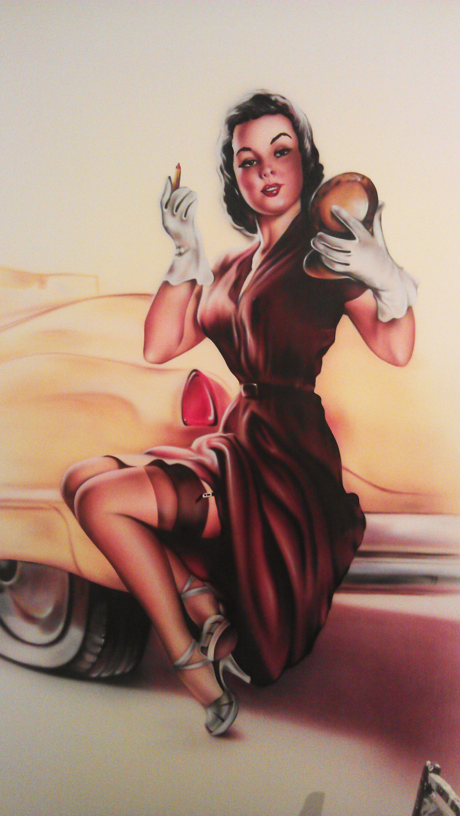 Роспись стен в доме.