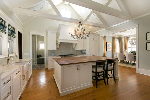 Transitional Kitchen nyklassisk-koekken