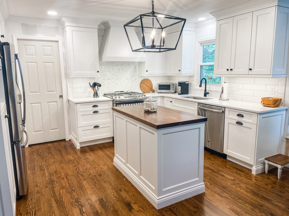 Transitional kitchen photo in Baltimore