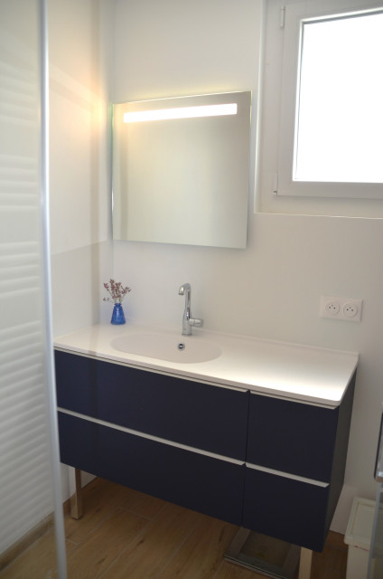 r&eacute;novation d'une salle de bain contemporary-powder-room