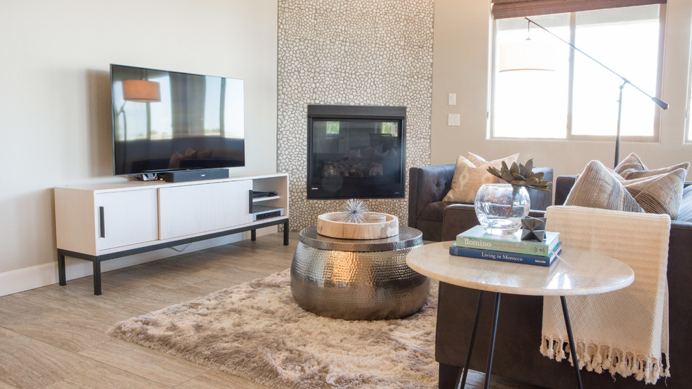 Transitional home design photo in Phoenix