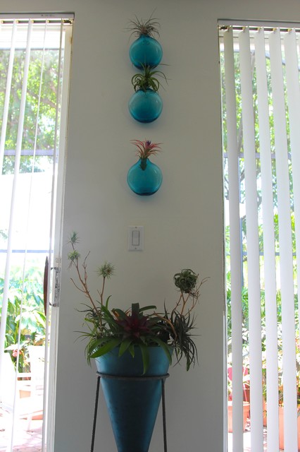 Miami Residence moderno-floreros-y-jarrones