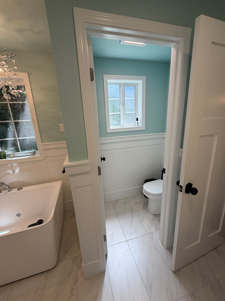 Looking into the new toilet room and new window