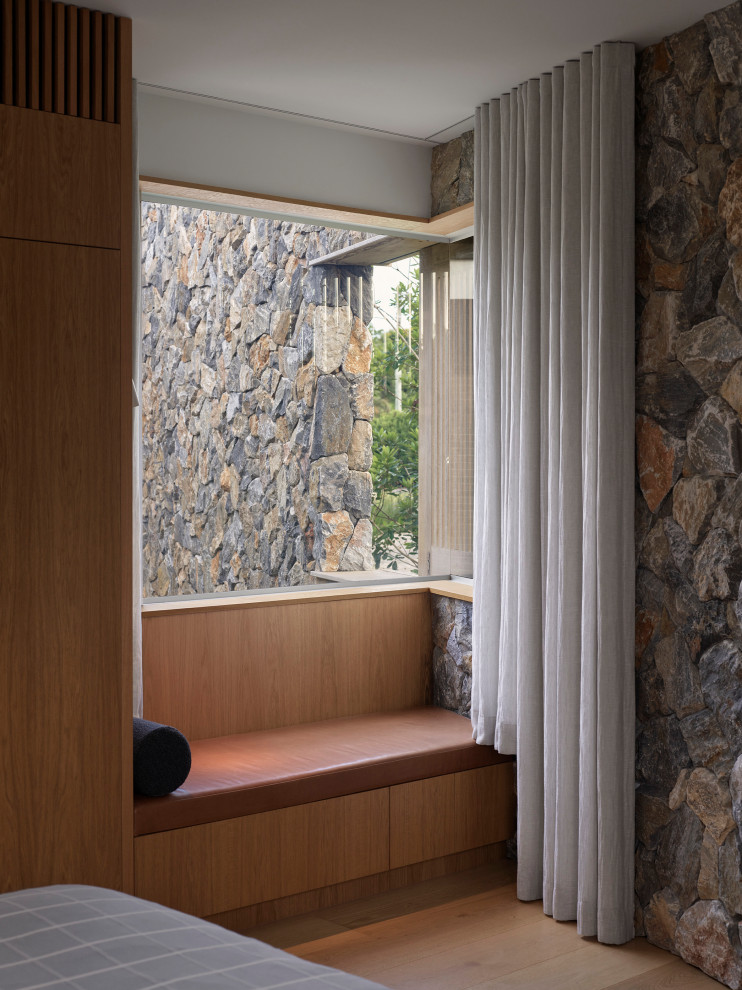 Inspiration for a midcentury bedroom in Sunshine Coast.