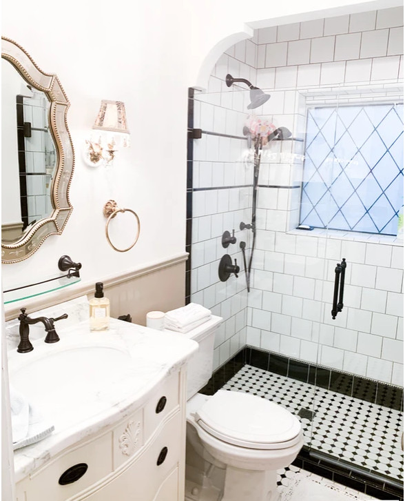 На фото: детская ванная комната среднего размера с плоскими фасадами, белыми фасадами, душем в нише, унитазом-моноблоком, белой плиткой, керамической плиткой, белыми стенами, полом из мозаичной плитки, врезной раковиной, столешницей из искусственного кварца, белым полом, душем с распашными дверями, тумбой под одну раковину и встроенной тумбой