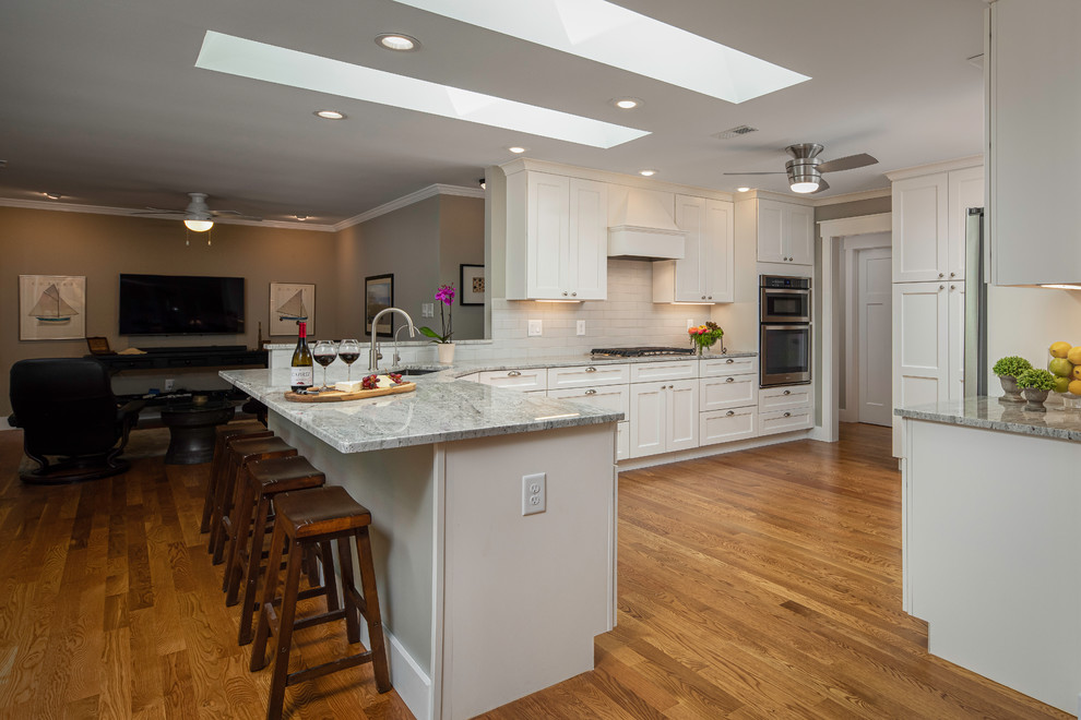 Kitchen - transitional kitchen idea
