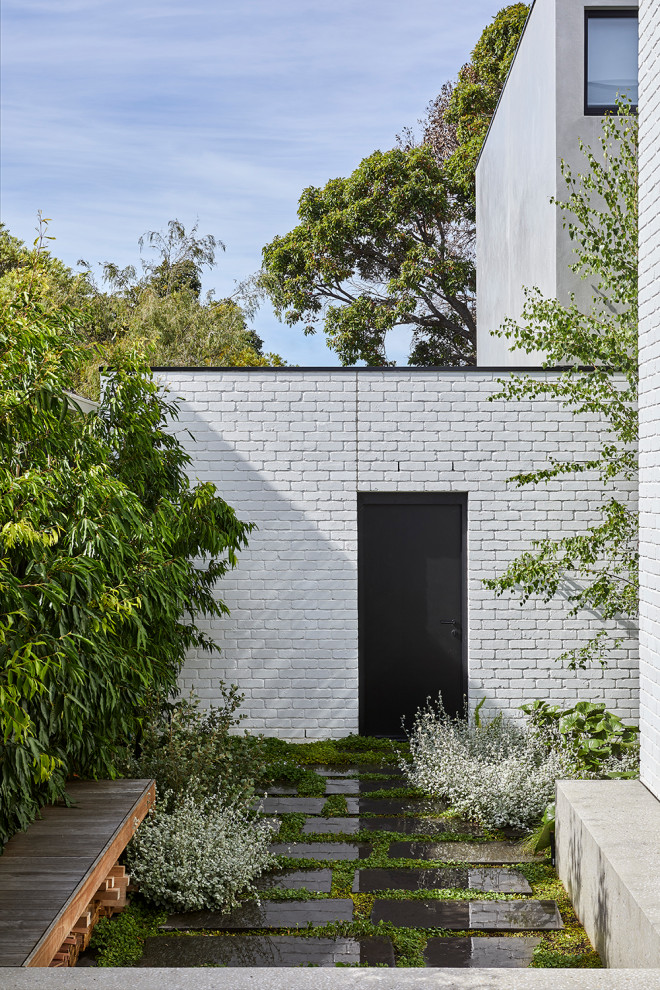 Ispirazione per un giardino moderno esposto in pieno sole di medie dimensioni e in cortile