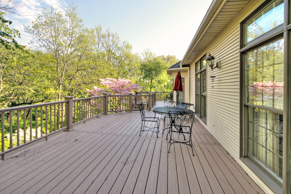 Inspiration for a large contemporary backyard deck in St Louis.