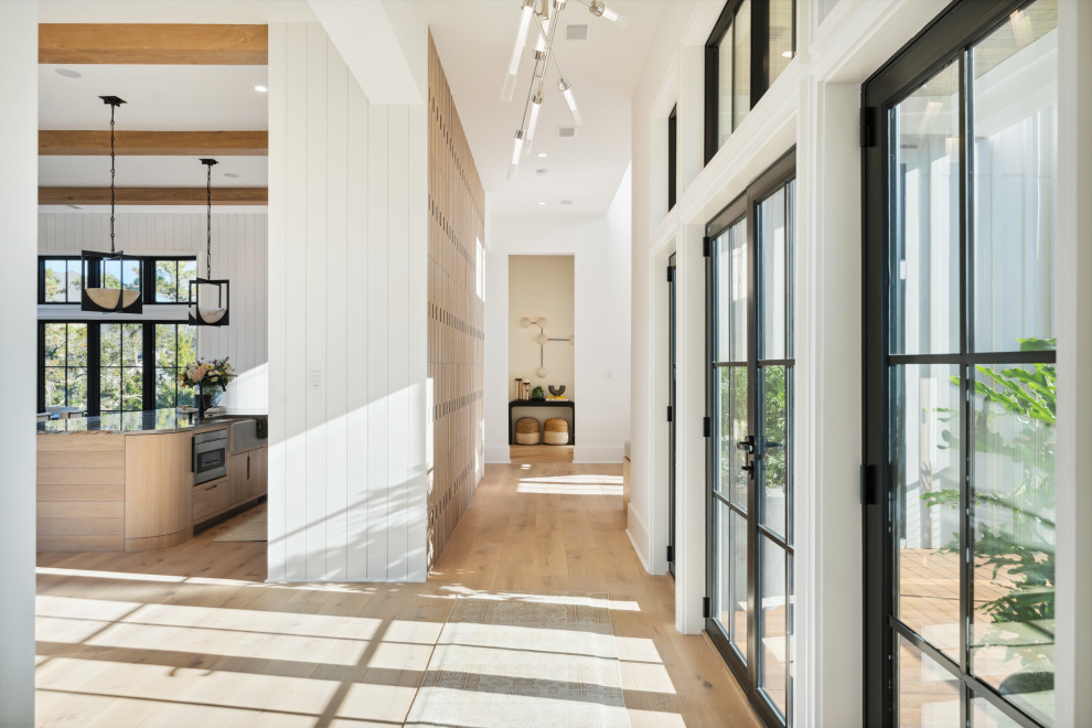 Example of a transitional hallway design in Charleston
