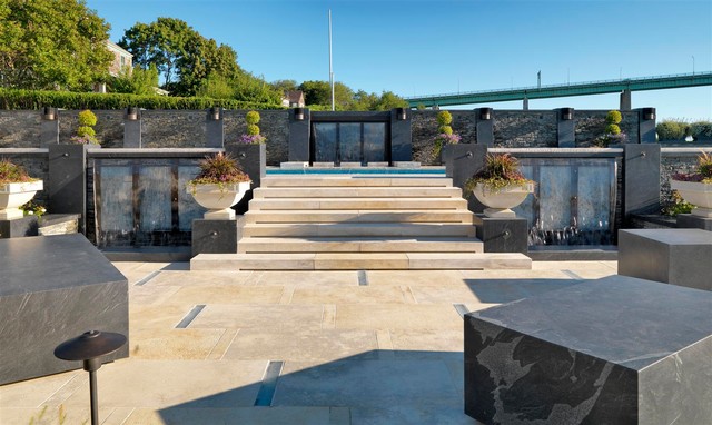 Rhode Island Backyard Pool Deck contemporaneo-patio