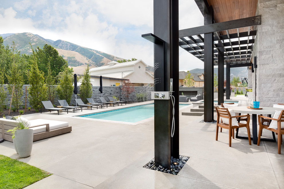 Photo of a contemporary pool in Salt Lake City.