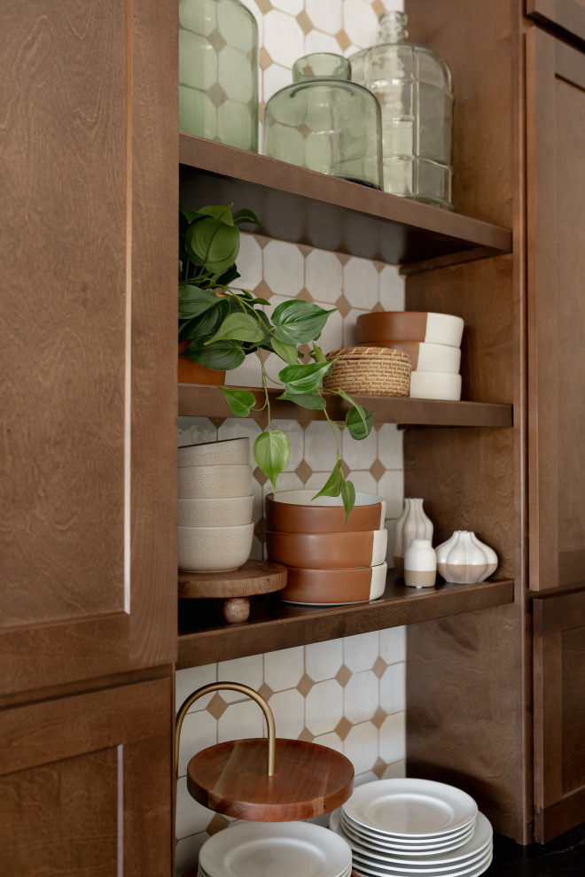 Transitional home design photo in Phoenix