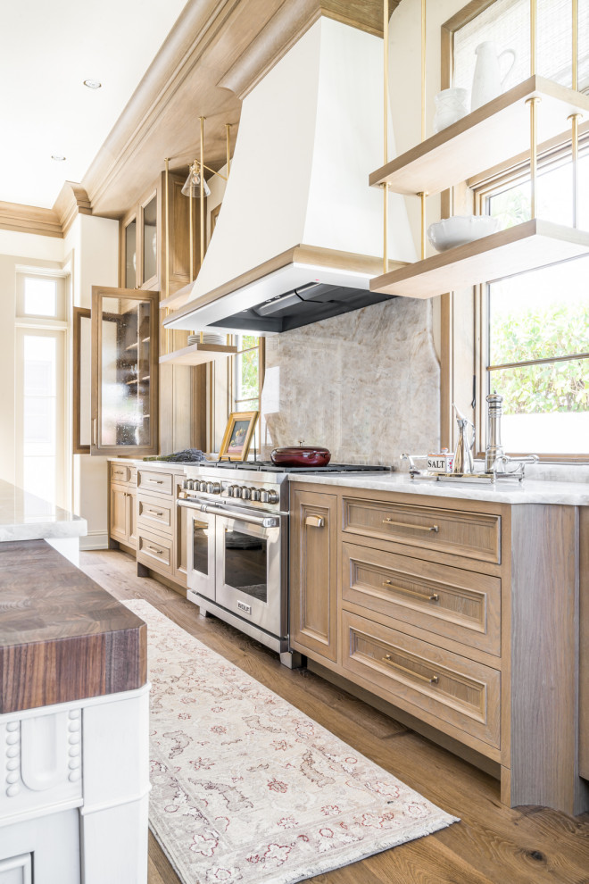 Kitchen - transitional kitchen idea in Miami