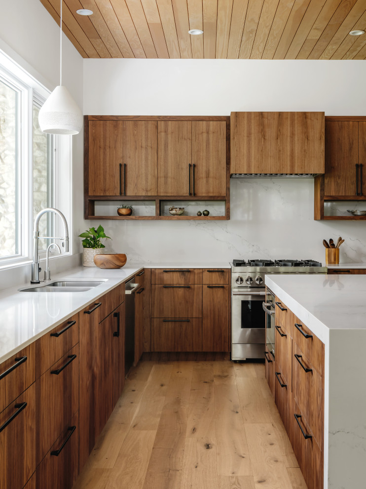 Inspiration for a transitional home design remodel in Austin