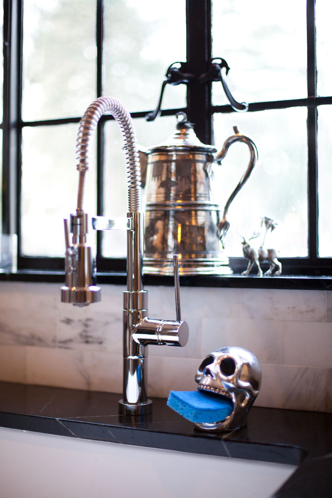 Example of an eclectic home design design in Boston