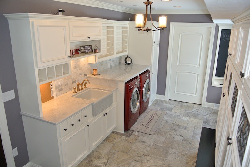This is an example of a contemporary laundry room in Milwaukee.