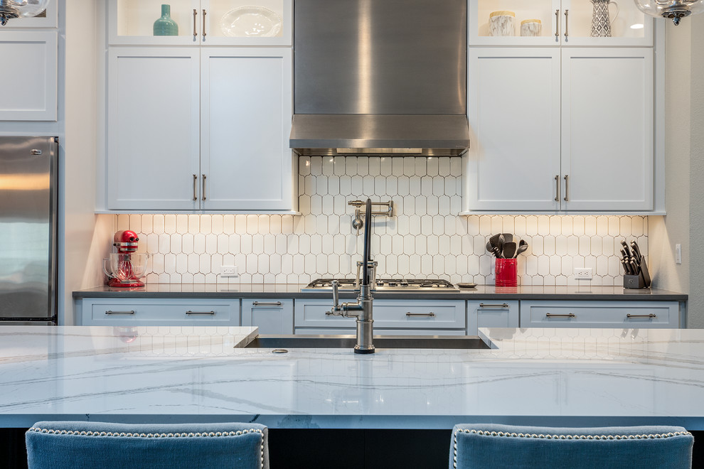 Transitional kitchen photo in Orlando