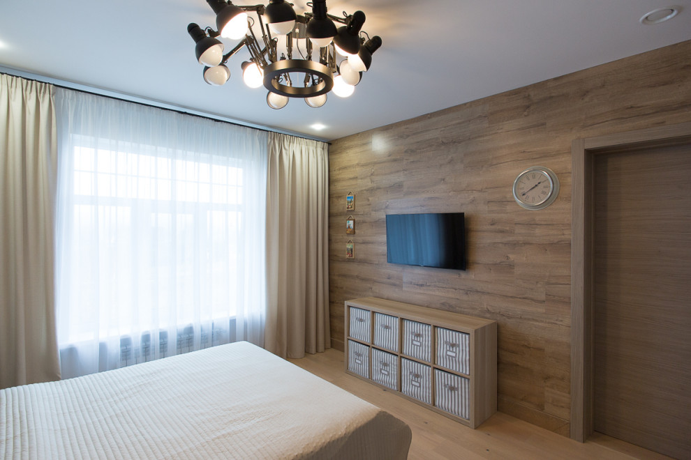 Idéer för ett mellanstort modernt pojkrum kombinerat med sovrum och för 4-10-åringar, med beige väggar, målat trägolv och beiget golv