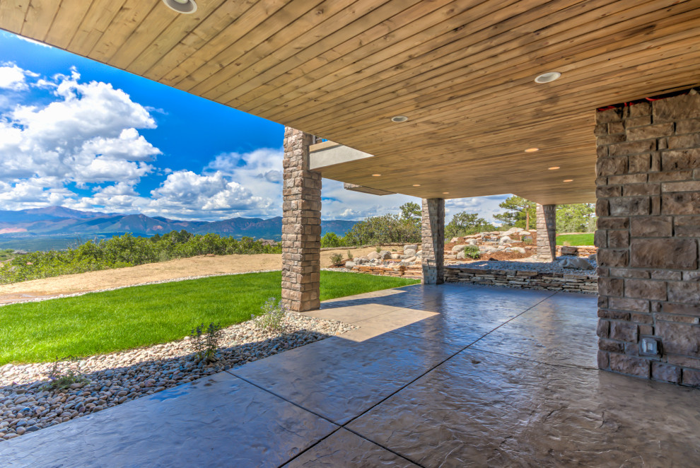 Inspiration for a transitional home design remodel in Denver