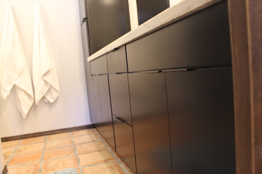 Example of a transitional home design design in Phoenix