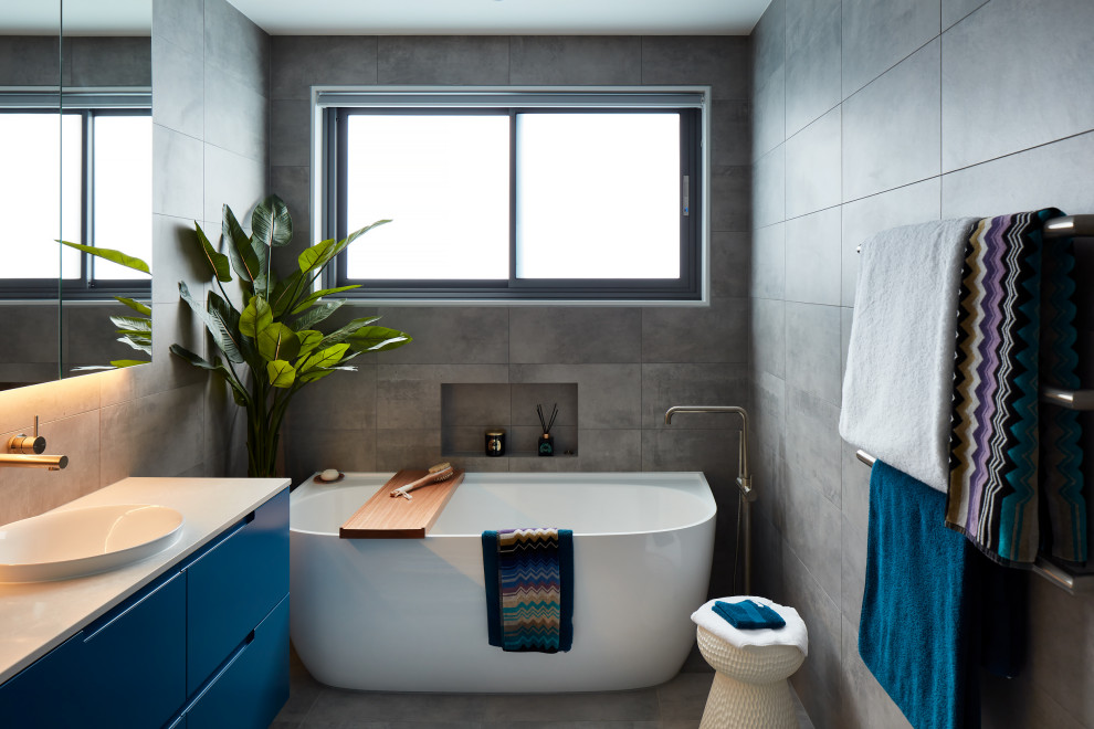 Inspiration for a contemporary bathroom in Sydney.