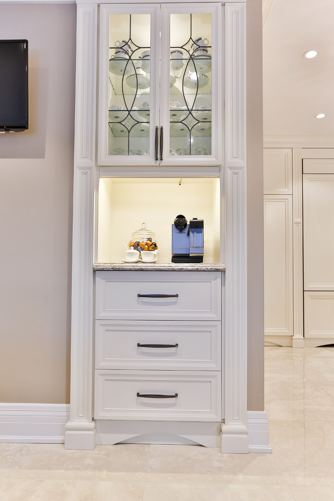Transitional kitchen photo in Toronto