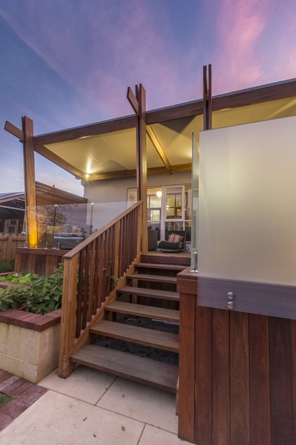 Extension in Wembley contemporary-deck