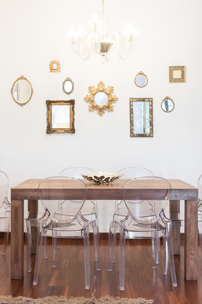 Inspiration for a contemporary dining room in Rome with white walls and dark hardwood floors.