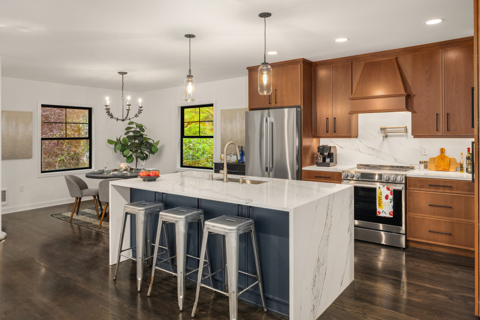 Transitional kitchen photo in Seattle