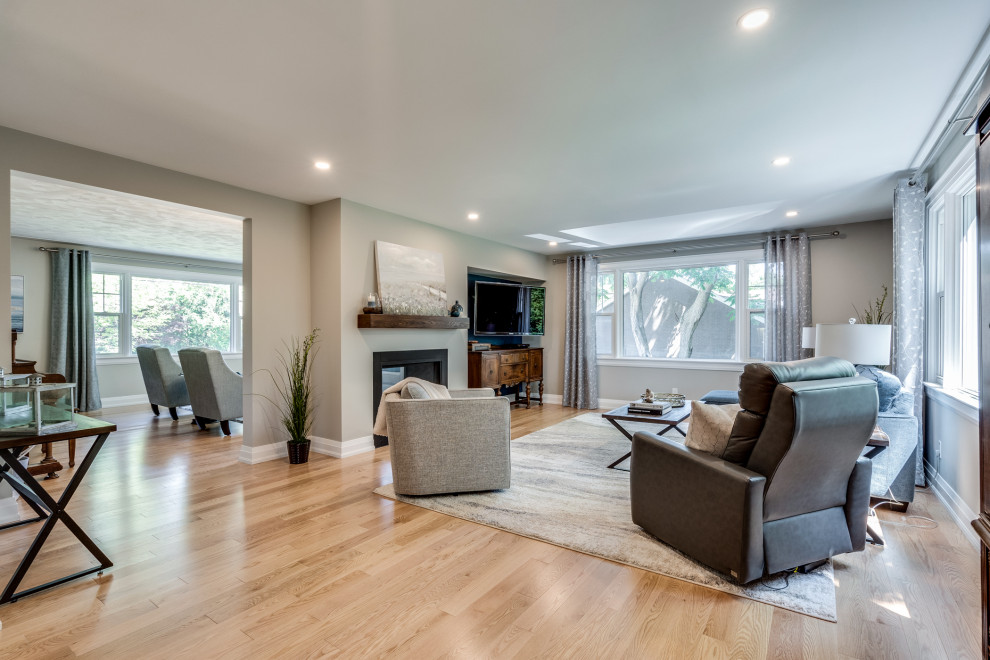 Inspiration for a transitional home design remodel in Toronto