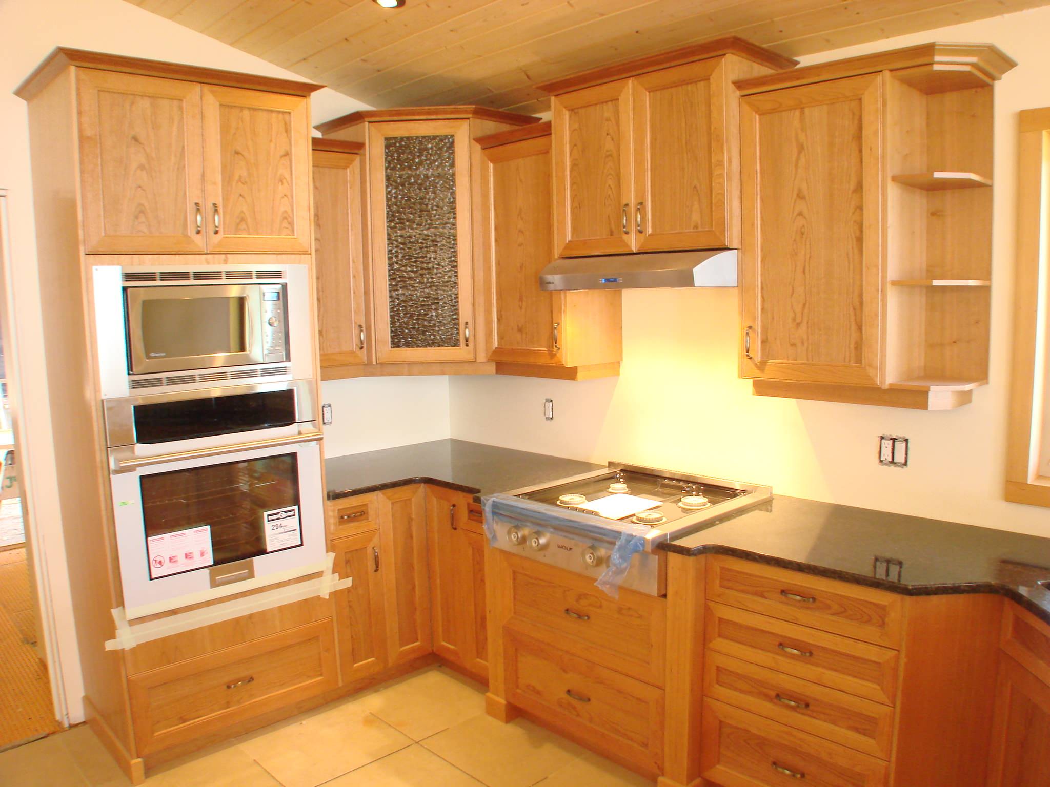 Clear Stained Shaker Style Kitchen With Dovetail Drawers