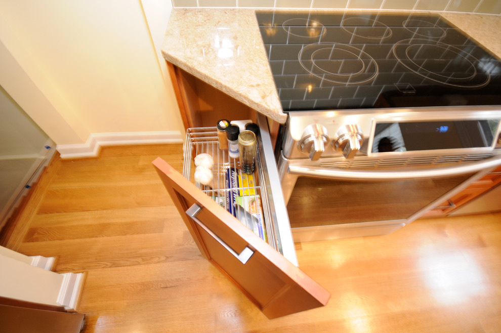 Kitchen - transitional kitchen idea in DC Metro