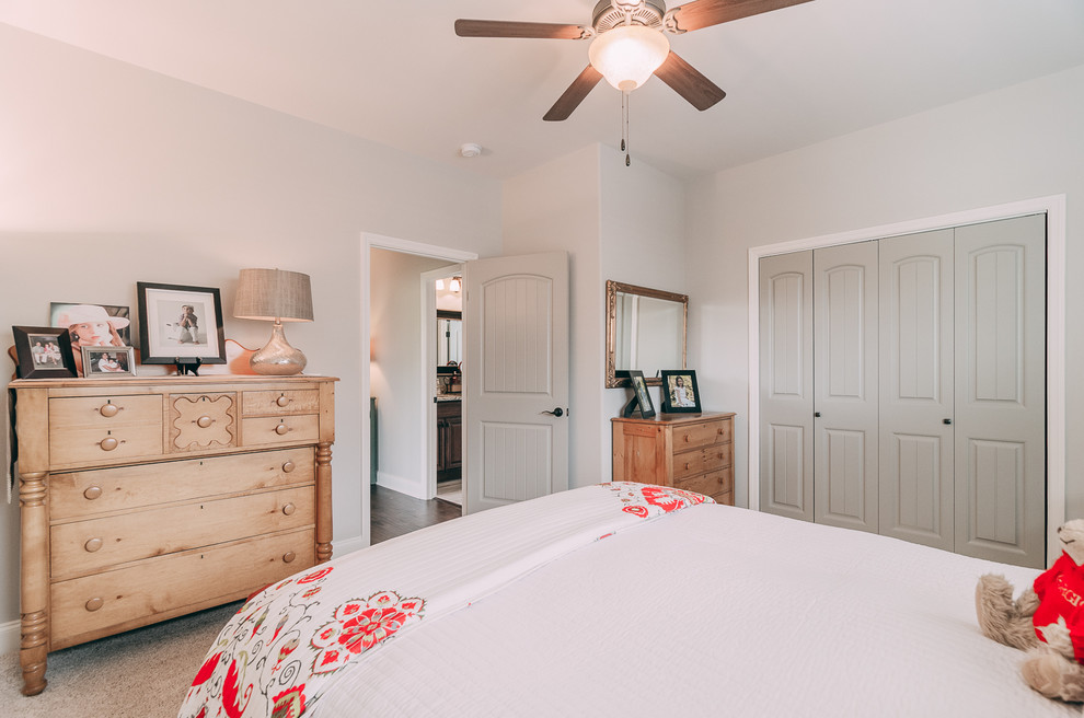 Inspiration for a transitional home design remodel in Nashville