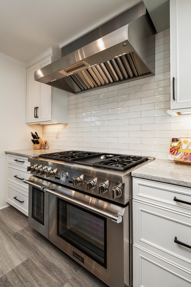 Kitchen - transitional kitchen idea