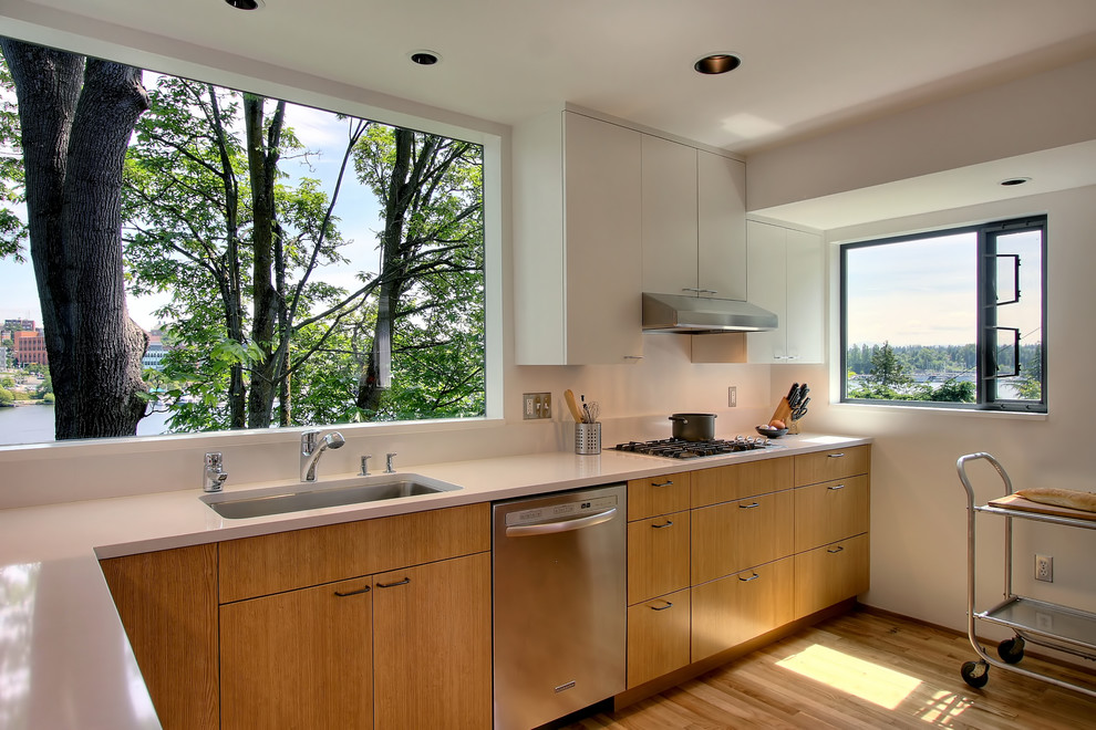 Inspiration for a modern kitchen in Seattle.