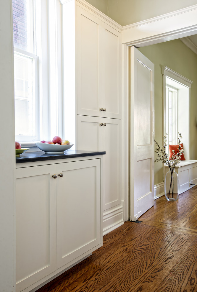 This is an example of a traditional kitchen in Louisville with shaker cabinets and white cabinets.