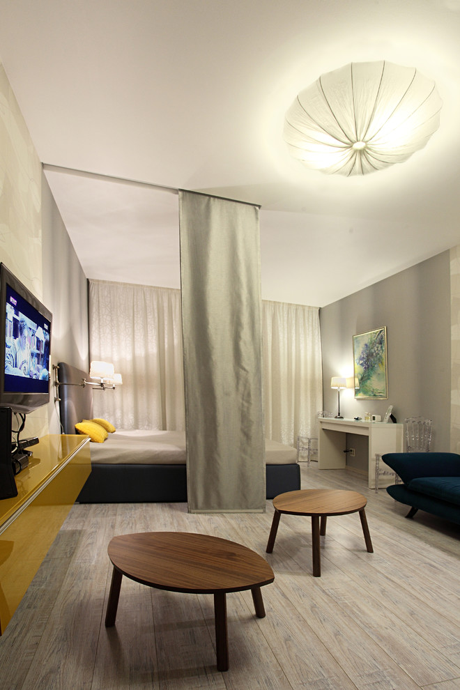 Гостинная и спальня в одной комнате.