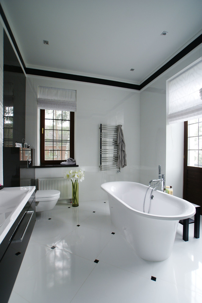 Монохромная ванная комната