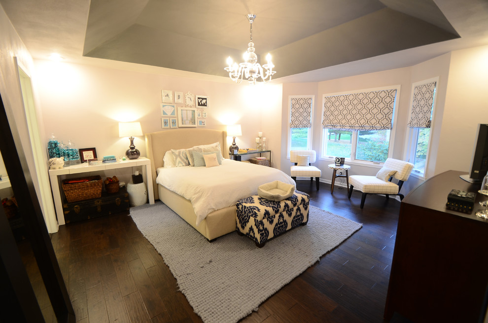 Home design - transitional home design idea in Chicago